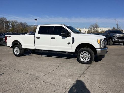 Used 2017 Ford F250 XLT image 3