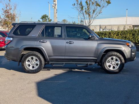 Used 2018 Toyota 4Runner SR5 image 3