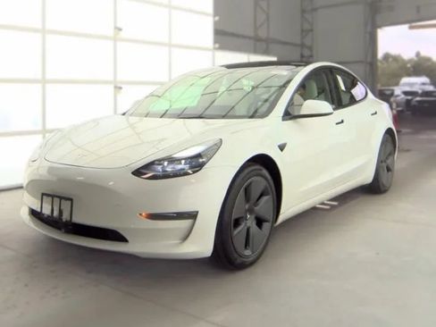 Used 2022 Tesla Model 3 Long Range AWD/4WD image 4