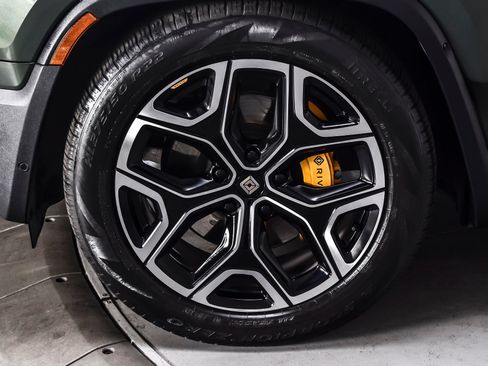 Used 2024 Rivian R1S Adventure AWD/4WD image 11