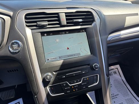 Used 2017 Ford Fusion SE w/ Fusion SE Technology Package FWD image 14