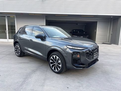 New 2026 Audi Q3 quattro 2.0T AWD/4WD image 3