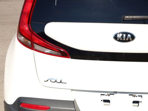 Used 2020 Kia Soul LX image 19