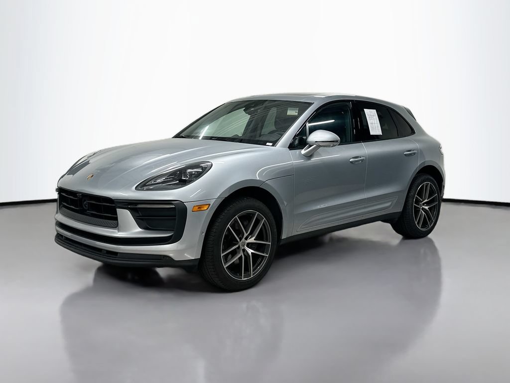 Certified 2025 Porsche Macan AWD/4WD image 1
