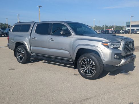 Used 2021 Toyota Tacoma TRD Sport w/ Technology Package image 2