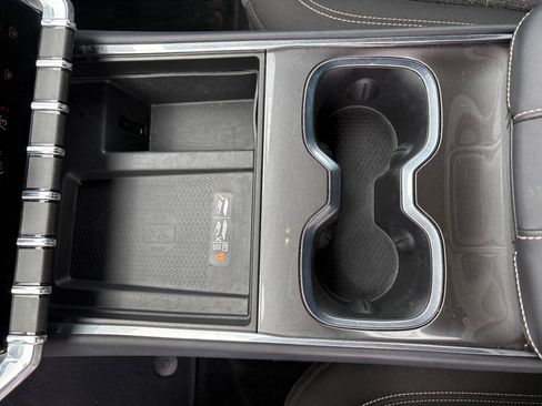 Used 2025 GMC Acadia Elevation AWD/4WD image 18