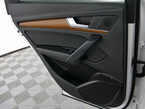 Used 2022 Audi Q5 2.0T Premium w/ Convenience Package image 27