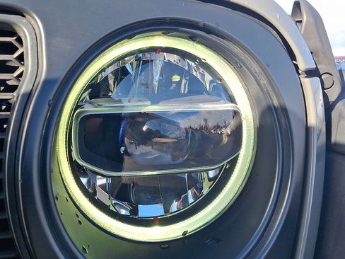 Used 2022 Jeep Wrangler Unlimited Rubicon w/ Xtreme Recon 35" Tire Package image 9