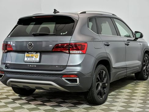 Used 2023 Volkswagen Taos SE w/ Panoramic Sunroof Package image 7