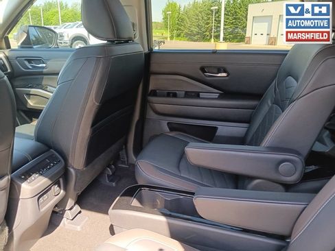 Used 2023 Nissan Pathfinder Platinum AWD/4WD image 21