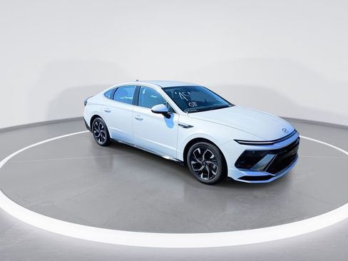 New 2025 Hyundai Sonata SEL image 2