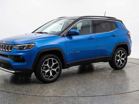 Used 2025 Jeep Compass Limited AWD/4WD image 3