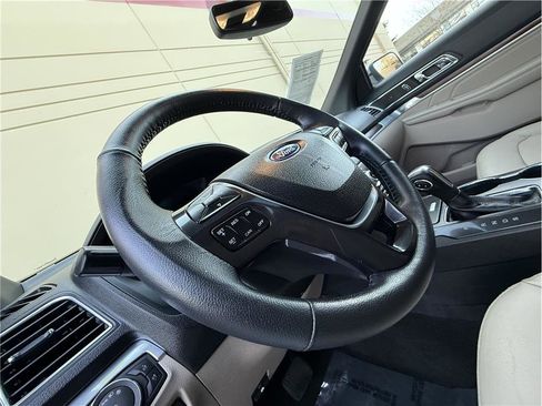 Used 2019 Ford Explorer Limited w/ Class III Trailer Tow Package image 9