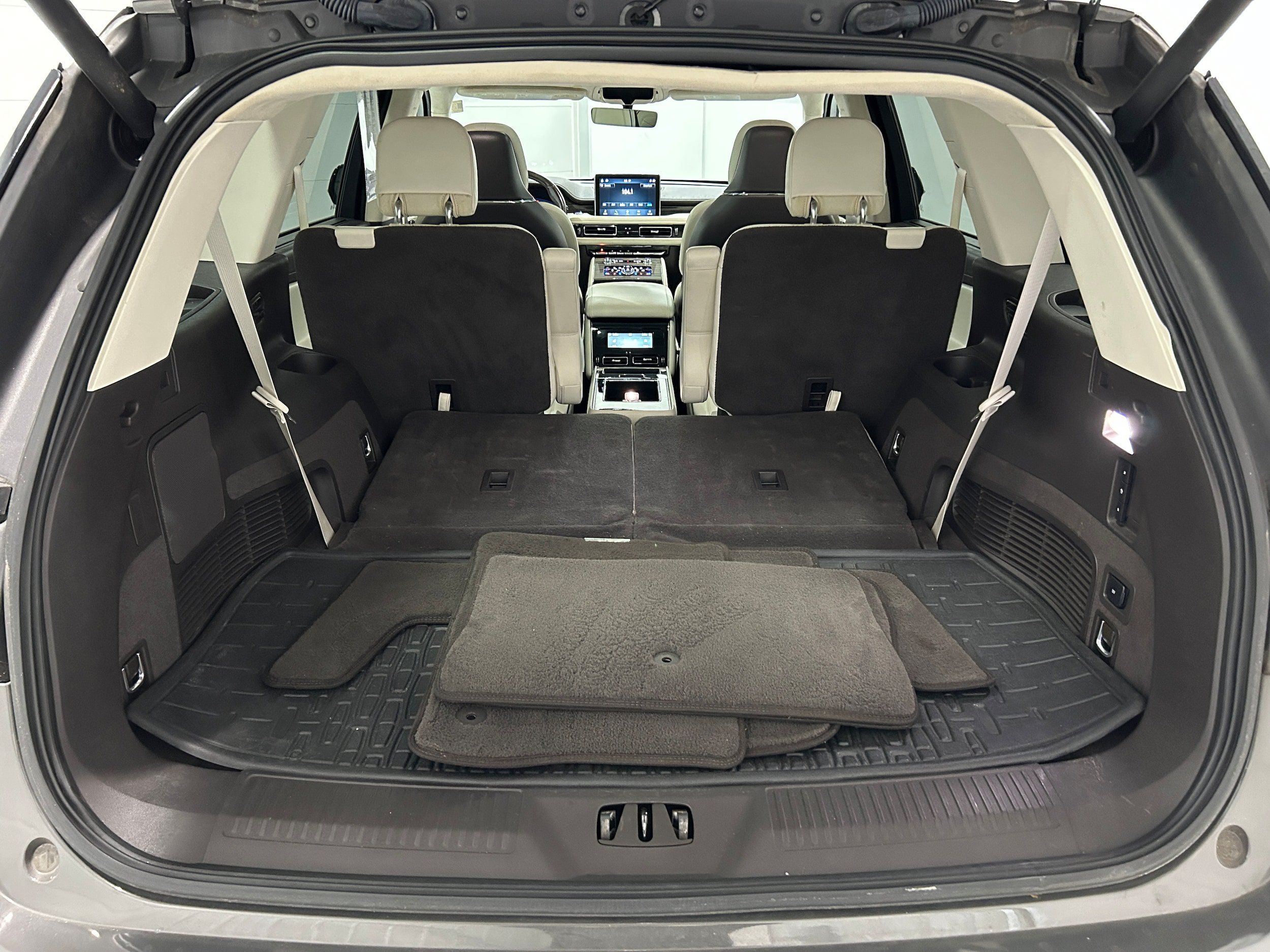 Used 2020 Lincoln Aviator Black Label w/ Dynamic Handling Package AWD/4WD image 37