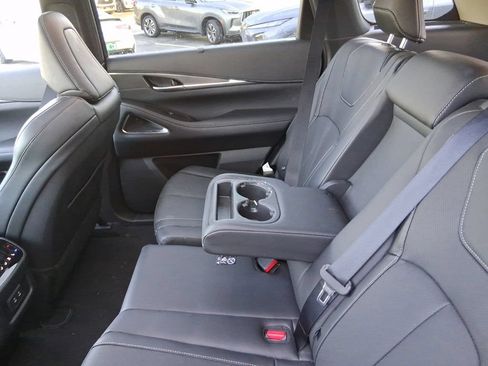 Certified 2026 INFINITI QX60 Luxe w/ Cargo Package AWD/4WD image 32