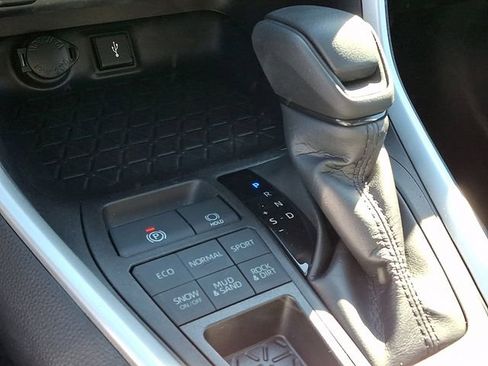 Certified 2022 Toyota RAV4 XLE w/ Convenience Package image 16