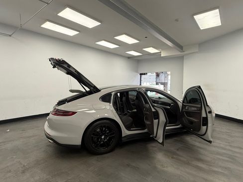 Used 2018 Porsche Panamera 4 w/ Premium Package Plus AWD/4WD image 27