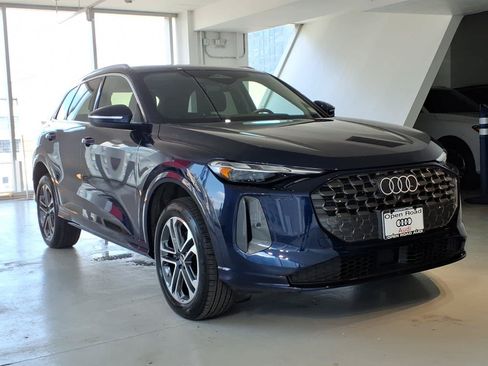 Used 2025 Audi Q5 Premium w/ Convenience Package AWD/4WD image 3