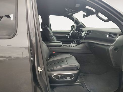 Used 2024 Jeep Wagoneer Series II w/ Flexible Seating Group image 15