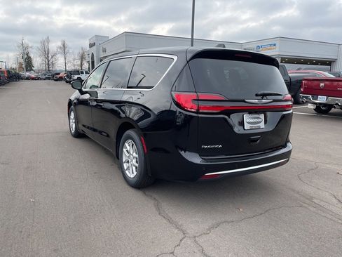 New 2026 Chrysler Pacifica Select image 3
