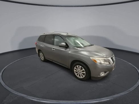 Used 2016 Nissan Pathfinder SV w/ SV Cold Weather Package AWD/4WD image 2