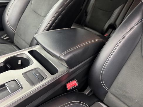 Used 2022 Ford Edge ST AWD/4WD image 25