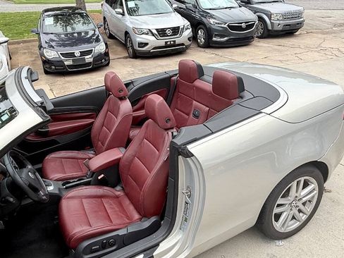 Used 2009 Volkswagen Eos Lux FWD image 28