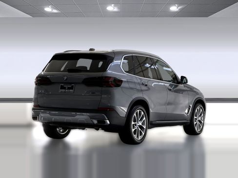 Used 2026 BMW X5 xDrive40i w/ Climate Comfort Package image 9