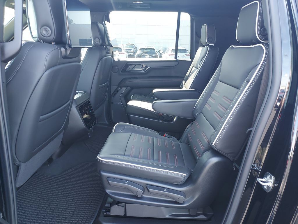 Used 2025 GMC Yukon XL AT4 Ultimate AWD/4WD image 14