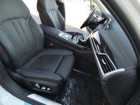 Used 2022 BMW 745e xDrive image 30