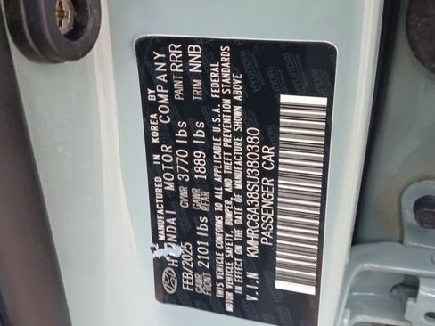 Used 2025 Hyundai Venue SEL FWD image 3