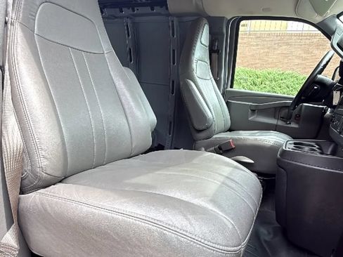 Used 2018 Chevrolet Express 2500 w/ Driver Convenience Package RWD image 21