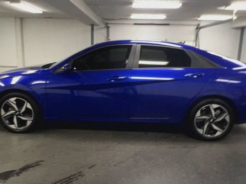 Used 2023 Hyundai Elantra SEL w/ Convenience Package FWD image 5