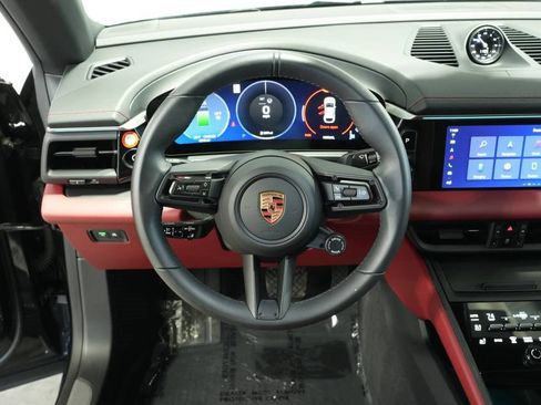 Used 2025 Porsche Macan Electric image 13