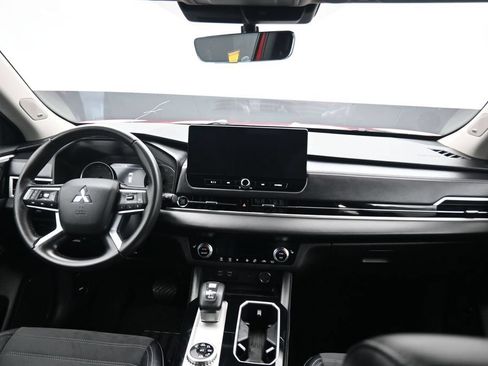 Used 2025 Mitsubishi Outlander AWD image 49