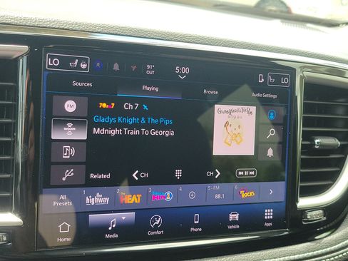 Used 2025 Chrysler Pacifica Select FWD image 21