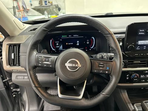 Used 2024 Nissan Pathfinder Platinum AWD/4WD image 17