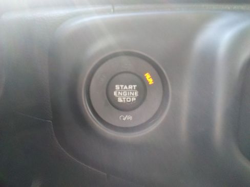 Used 2020 Jeep Gladiator Overland image 16