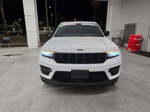 Used 2023 Jeep Grand Cherokee Altitude image 8