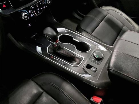 Used 2023 Chevrolet Traverse RS FWD image 15