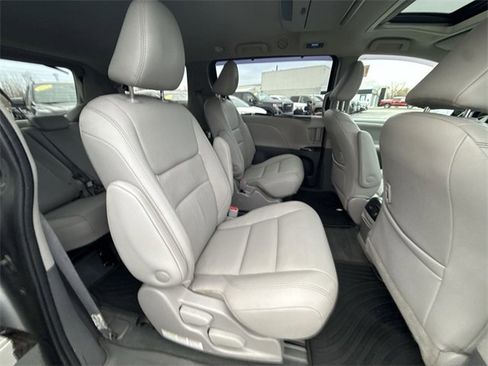 Used 2020 Toyota Sienna XLE Premium image 27