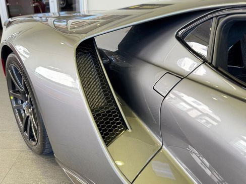 Used 2019 Ford GT Carbon Series image 27