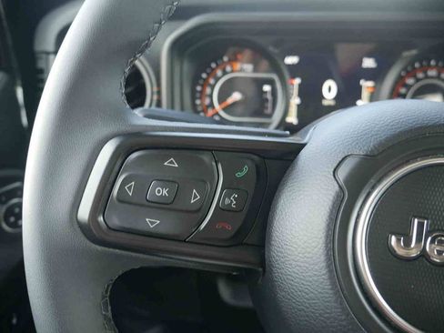 Certified 2026 Jeep Gladiator Mojave AWD/4WD image 38