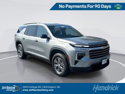 Used 2025 Chevrolet Traverse LT