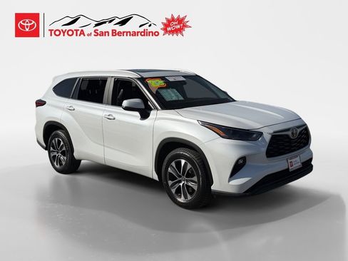 Certified 2023 Toyota Highlander XLE image 7