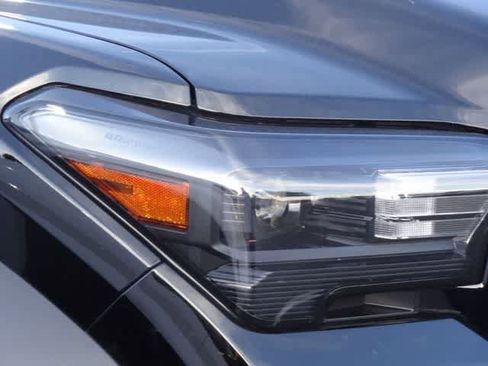 Used 2025 Toyota 4Runner SR5 AWD/4WD image 14
