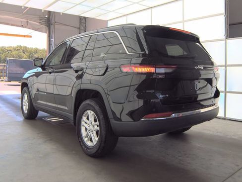 Used 2023 Jeep Grand Cherokee Laredo w/ Luxury Tech Group I AWD/4WD image 5