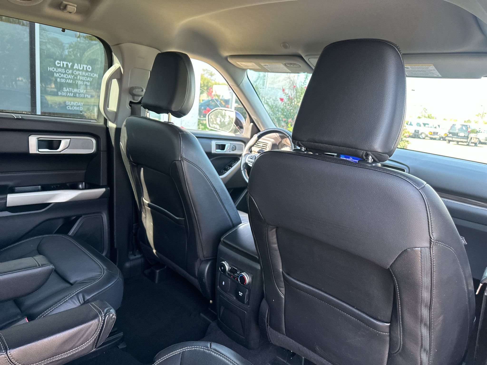 Used 2023 Ford Explorer Limited w/ Equipment Group 301A RWD image 15