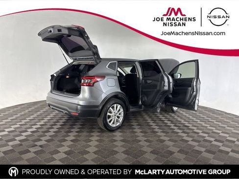 Used 2021 Nissan Rogue Sport S image 14