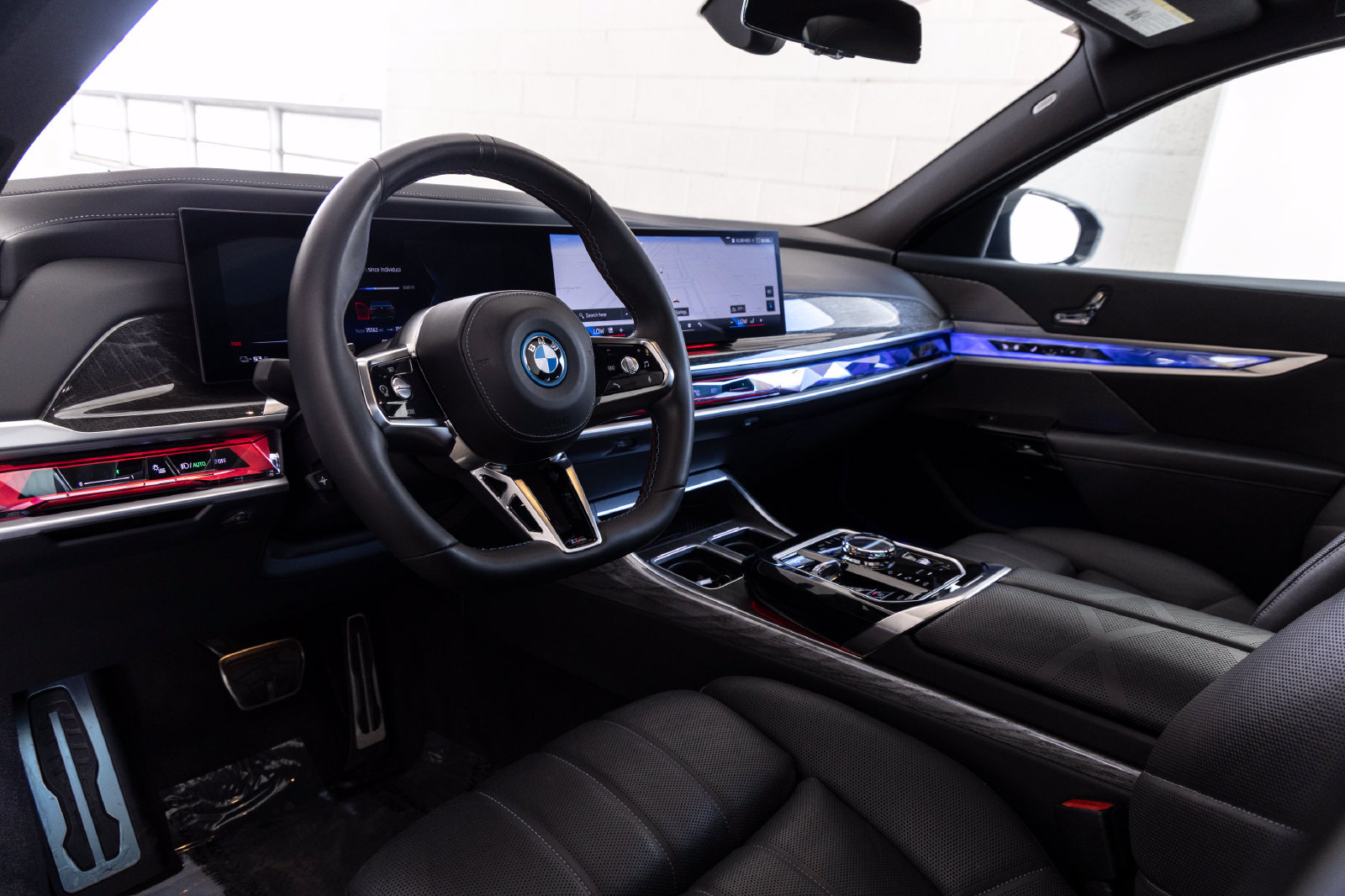 Used 2024 BMW i7 M70 w/ Premium Package AWD/4WD image 17
